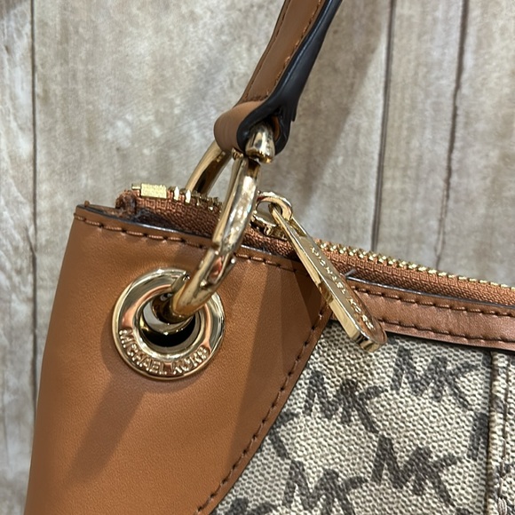 MICHAEL KORS Handbag New Condition - Picture 3 of 12